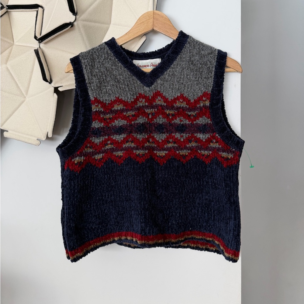 Vintage reference point brand 100% acrylic sweater vest. Size medium.